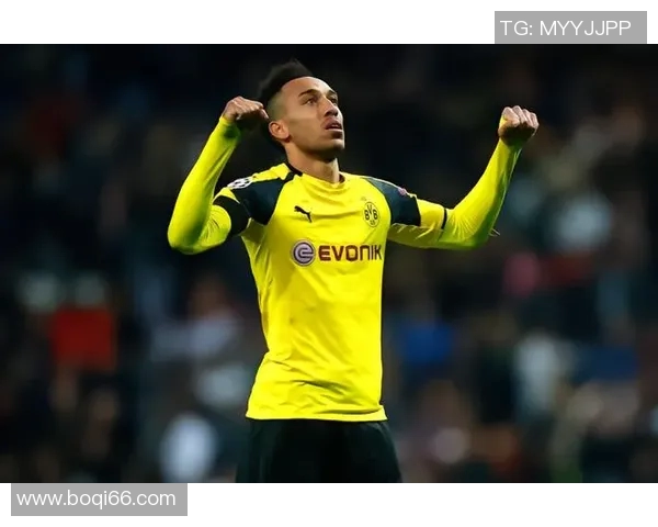 足球巨星背后的传奇故事与无尽荣耀成长之路 足球巨星背后的传奇故事与无尽荣耀成长之路